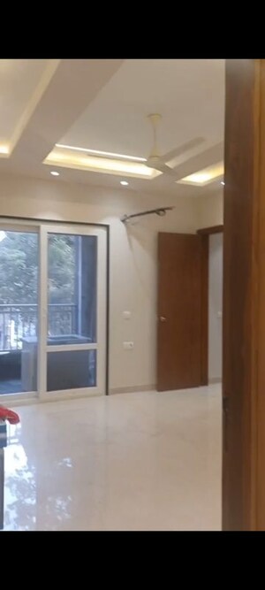 Building Lobby in 3 BHK Builder Floor at Shalimar Bagh – for Rent