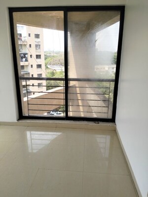 Room in 4 BHK Apartment at Kumar Palmsprings, Undri – for Rent