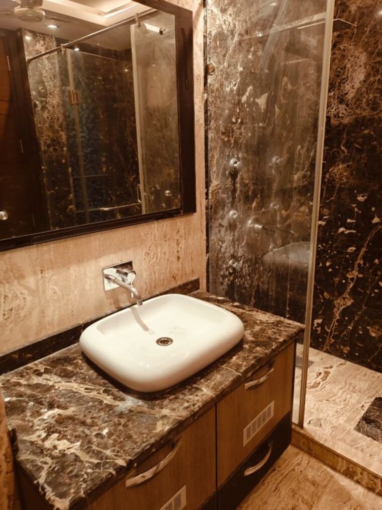 Bathroom, lajpat nagar 4 3 Bedroom 1800 Sq.Ft. Builder Floor In Lajpat Nagar 4 Delhi 10274225