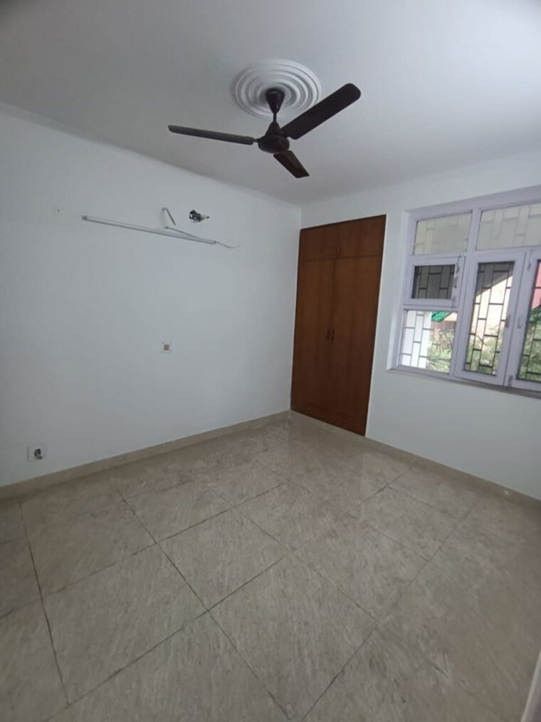 Room, sector 12 dwarka 3 Bedroom 1700 Sq.Ft. Apartment In Sector 12 Dwarka Delhi 10274260