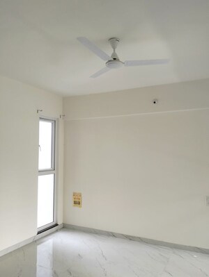 Room in 2 BHK Apartment at Raheja Vistas Phase II, Mohammadwadi – for Rent