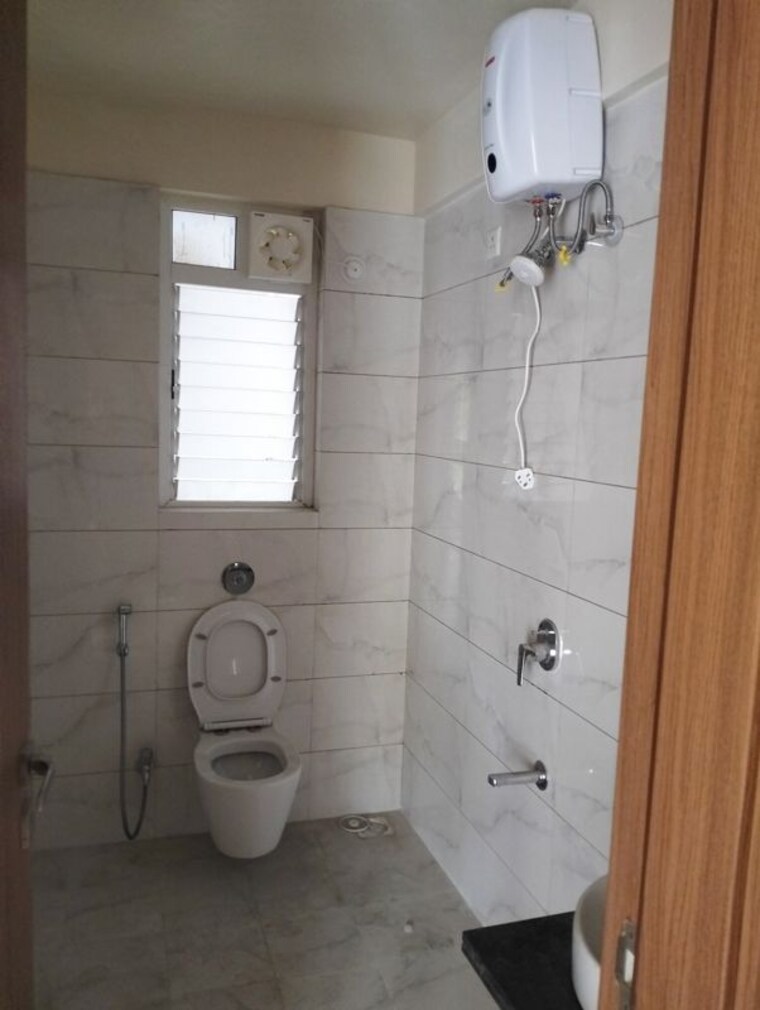 Bathroom, raheja-vistas-phase-ii 2 Bedroom 1100 Sq.Ft. Apartment In Mohammadwadi Pune 10274256