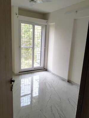Room in 2 BHK Apartment at Raheja Vistas Phase II, Mohammadwadi – for Rent