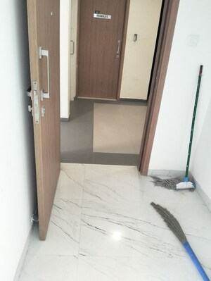 Room in 2 BHK Apartment at Raheja Vistas Phase II, Mohammadwadi – for Rent