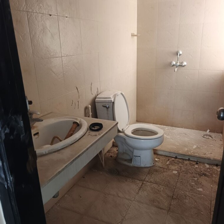 Bathroom, puri-the-pranayam 2 Bedroom 1200 Sq.Ft. Apartment In Sector 82 Faridabad 9950880