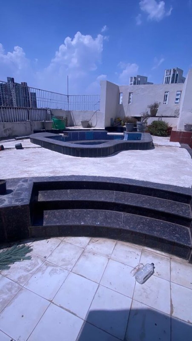 Exterior View, panchsheel green 3 Bedroom 3000 Sq.Ft. Penthouse In Panchsheel Green Greater Noida 10270989