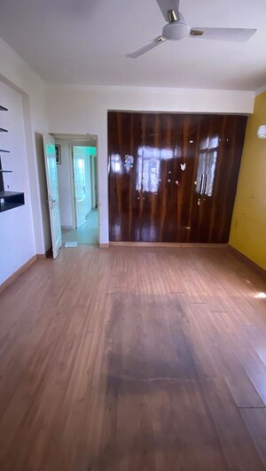 Room in 3 BHK Penthouse at Panchsheel Green – for Rent