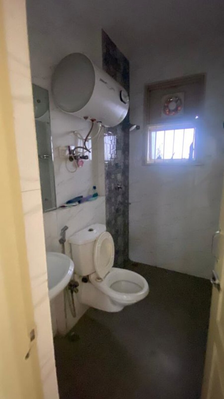 Bathroom, panchsheel green 3 Bedroom 3000 Sq.Ft. Penthouse In Panchsheel Green Greater Noida 10270989