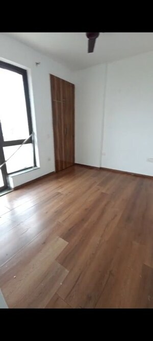 Room in 3 BHK Apartment at Imperia Esfera, Sector 37c – for Sale