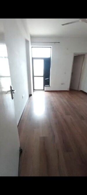 Room in 3 BHK Apartment at Imperia Esfera, Sector 37c – for Sale