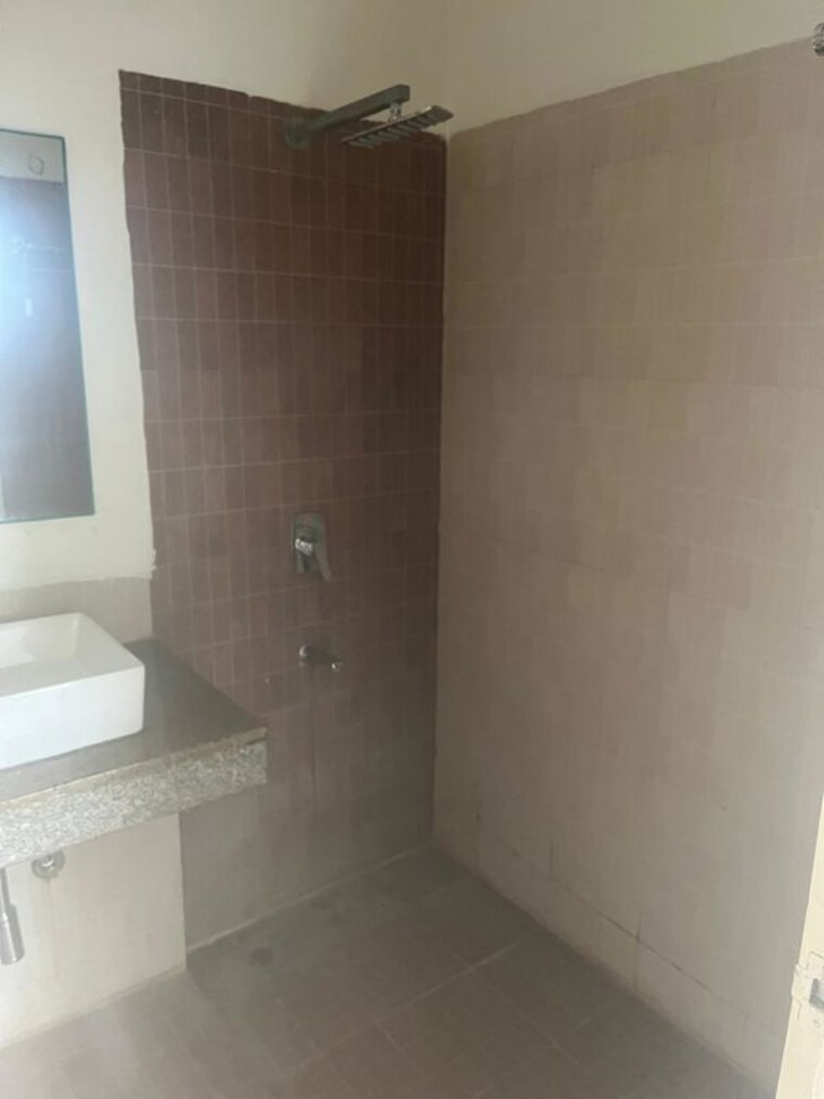 Bathroom, unitech-uniworld-gardens 3 Bedroom 1275 Sq.Ft. Apartment In Sector 47 Gurgaon 10274284