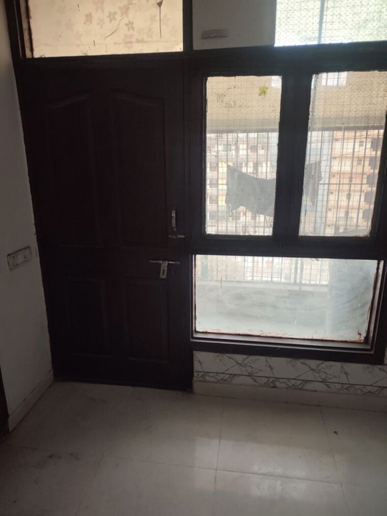 Room, sapphire-tower 2 Bedroom 900 Sq.Ft. Builder Floor In Sector 104 Noida 10274281