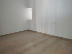 Room in 6+ BHK Apartment at Lodha Trump Tower, Worli – for Rent