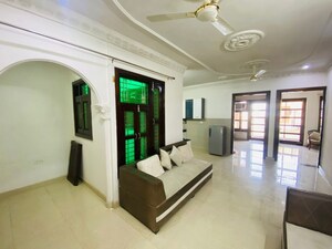 Living Room in 3 BHK Builder Floor at Sector 40 – for Rent