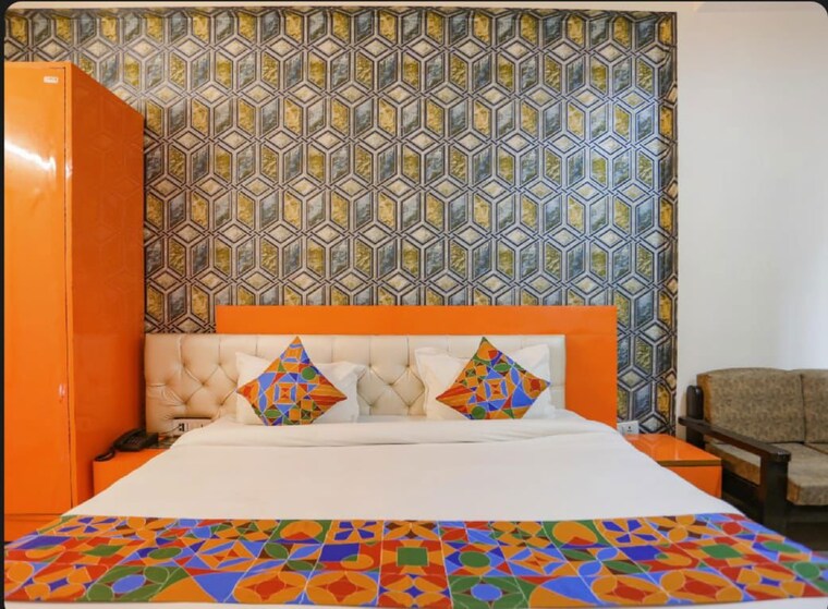 Bedroom, sector 44 6+ Bedroom 350 Sq.Mt. Independent House In Sector 44 Noida 10274317