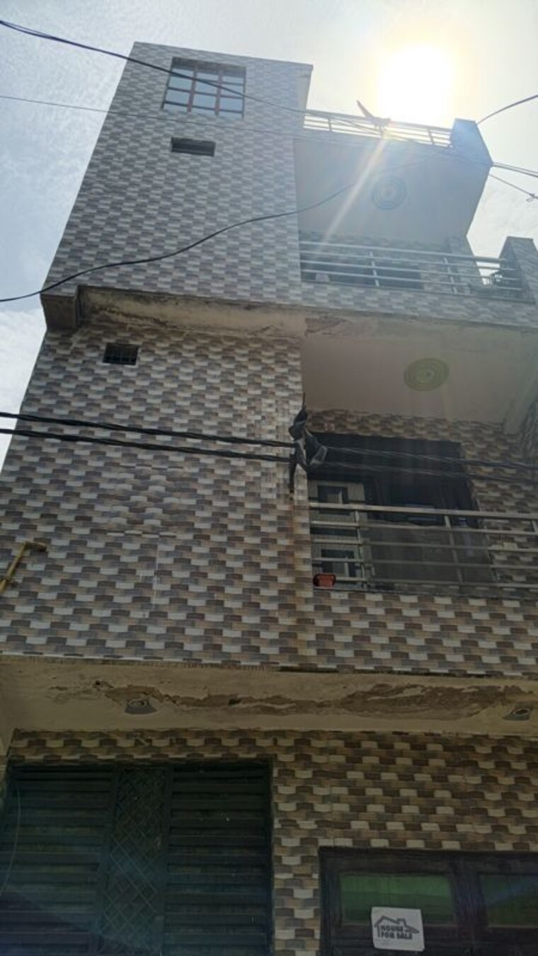 Bathroom, om-sai-enclave-chipiyana-buzurg 5 Bedroom 70 Sq.Yd. Independent House In Chipiyana Buzurg Ghaziabad 10274339