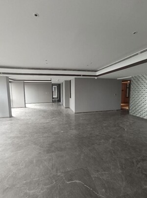 Room in 5 BHK Apartment at Lodha Trump Tower, Worli – for Rent