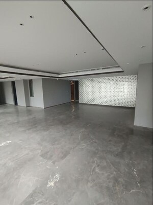 Room in 5 BHK Apartment at Lodha Trump Tower, Worli – for Rent