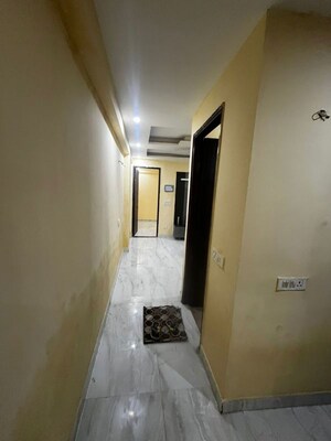 Building Lobby in 6+ BHK Independent House at Tulip Mall, Sector 46 – for Sale