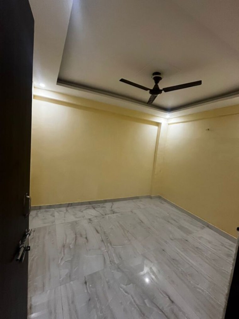Room, tulip-mall 6+ Bedroom 112 Sq.Mt. Independent House In Sector 46 Noida 10274335