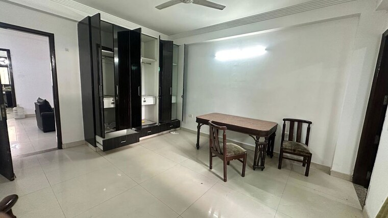 Room, tulip-mall 6+ Bedroom 112 Sq.Mt. Independent House In Sector 46 Noida 10274335