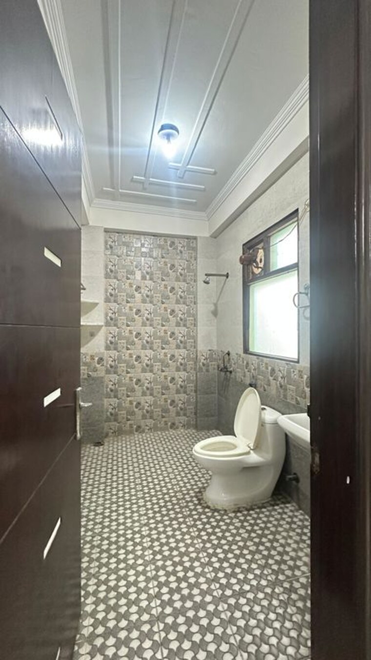 Bathroom, tulip-mall 6+ Bedroom 112 Sq.Mt. Independent House In Sector 46 Noida 10274335