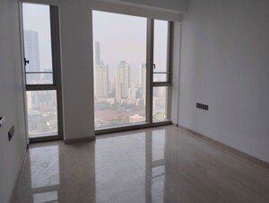 Room in 4 BHK Apartment at Lodha Trump Tower, Worli – for Rent