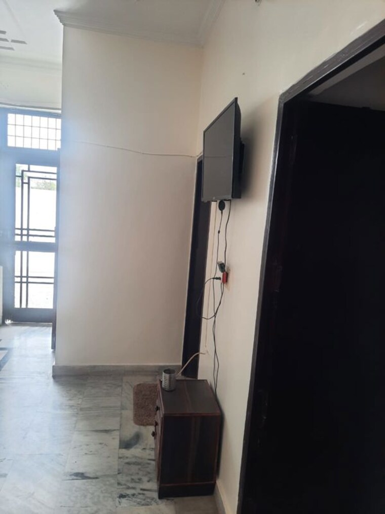 Room, gomti nagar 1.5 Bedroom 1000 Sq.Ft. Builder Floor In Gomti Nagar Lucknow 10274355