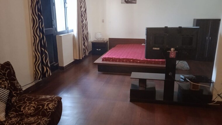 Living Room, noida central 6 Bedroom 185 Sq.Mt. Independent House In Noida Central Noida 10274356