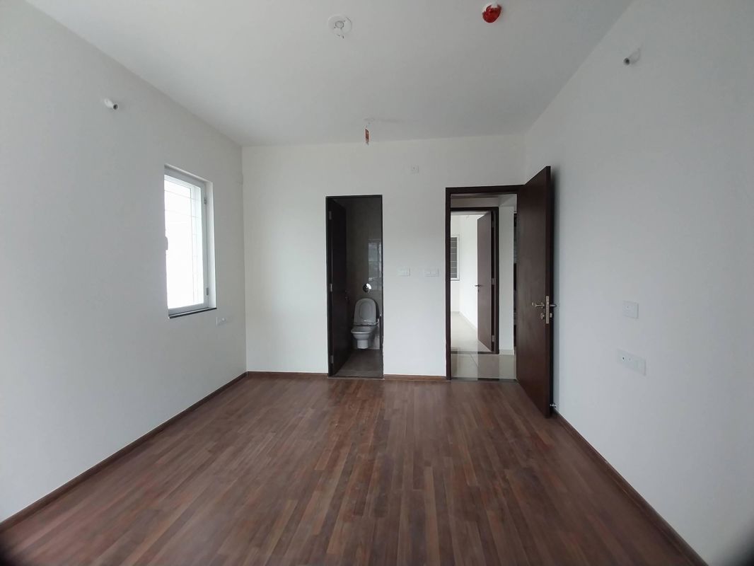 2.5 BHK + Servant Room Apartment For Rent in Yashwin Orizzonte