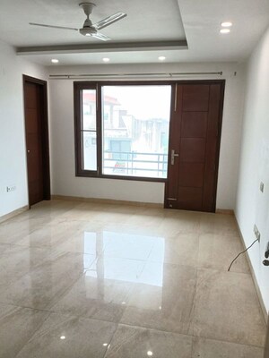 Room in 4 BHK Builder Floor at Palam Vihar Residents Association, Palam Vihar – for Rent