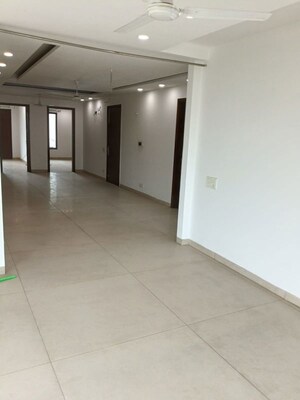 Room in 4 BHK Builder Floor at Palam Vihar Residents Association, Palam Vihar – for Rent