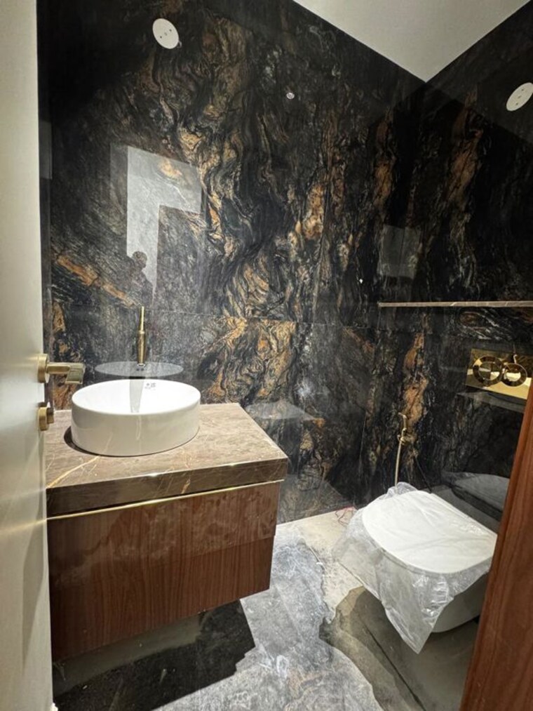 Balcony, sector 65 4 Bedroom 500 Sq.Yd. Builder Floor In Sector 65 Gurgaon 10274412