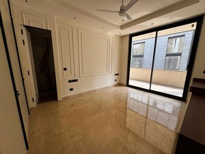Room in 4 BHK Builder Floor at Sector 65 – for Rent