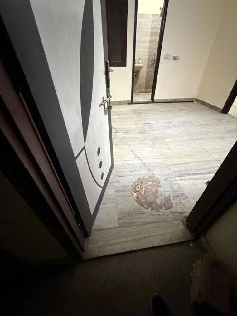 Room, govindpuri 2 Bedroom 75 Sq.Yd. Builder Floor In Govindpuri Delhi 10255702