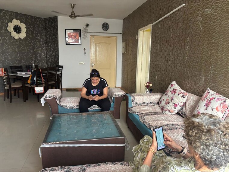 Living Room, bestech-park-view-residency 2.5 Bedroom 1565 Sq.Ft. Apartment In Sector 3 Gurgaon 10274419