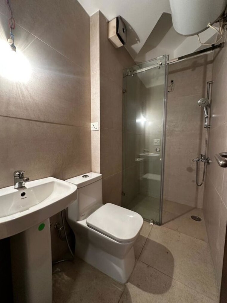 Bathroom, green park 3 Bedroom 1950 Sq.Ft. Apartment In Green Park Delhi 10274437