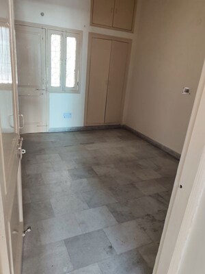 Room in 2 BHK Independent House at RWA Apartments Sector 41, Sector 41 – for Rent