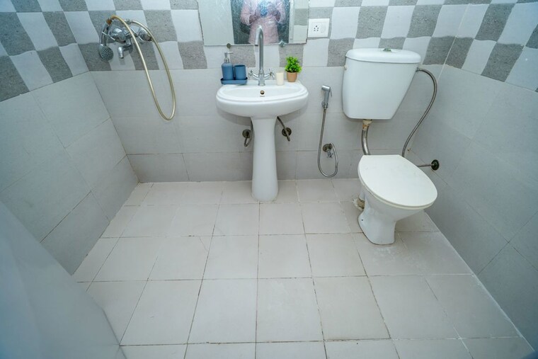 Bathroom, migsun-green-mansion 2.5 Bedroom 1095 Sq.Ft. Apartment In Zeta I Greater Noida Greater Noida 10274444
