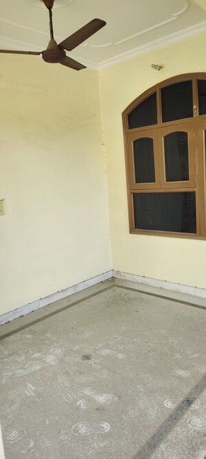 Room in 2 BHK Independent House at Gomti Nagar – for Rent