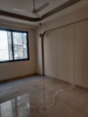 Room in 3 BHK Apartment at Green Park Extension – for Rent
