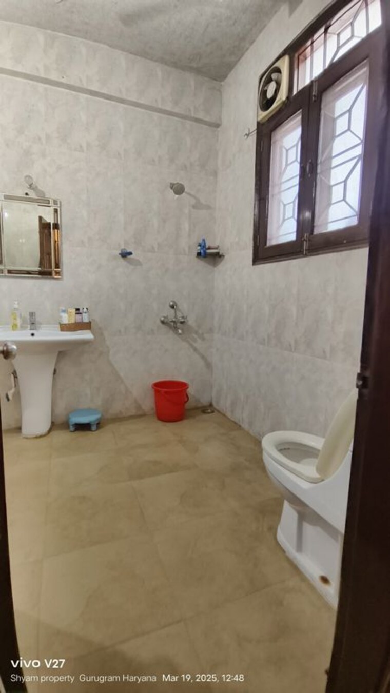 Bathroom, sector 31 2 Bedroom 300 Sq.Yd. Builder Floor In Sector 31 Gurgaon 10274474