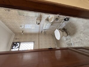 Furnished Amenities in 2 BHK Builder Floor at Saket – for Rent