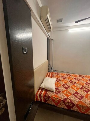 Bedroom in 2 BHK Apartment at Juhu – for Rent