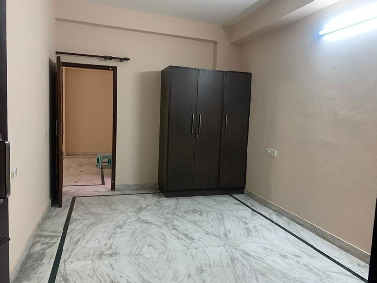 Room, sector 31 2 Bedroom 200 Sq.Yd. Builder Floor In Sector 31 Gurgaon 10274500