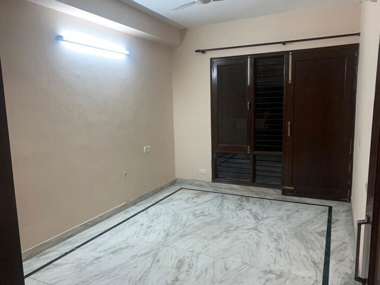 Room, sector 31 2 Bedroom 200 Sq.Yd. Builder Floor In Sector 31 Gurgaon 10274500