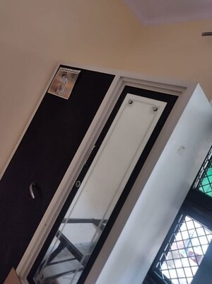 Furnished Amenities in 2 BHK Builder Floor at Spring Field Colony – for Sale