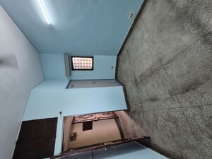 Room in 2.5 BHK Apartment at Mayur Vihar – for Sale