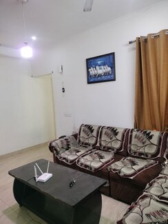 2 BHK +Builder Floor For Rent in Gaur Yamuna City 16th Park View