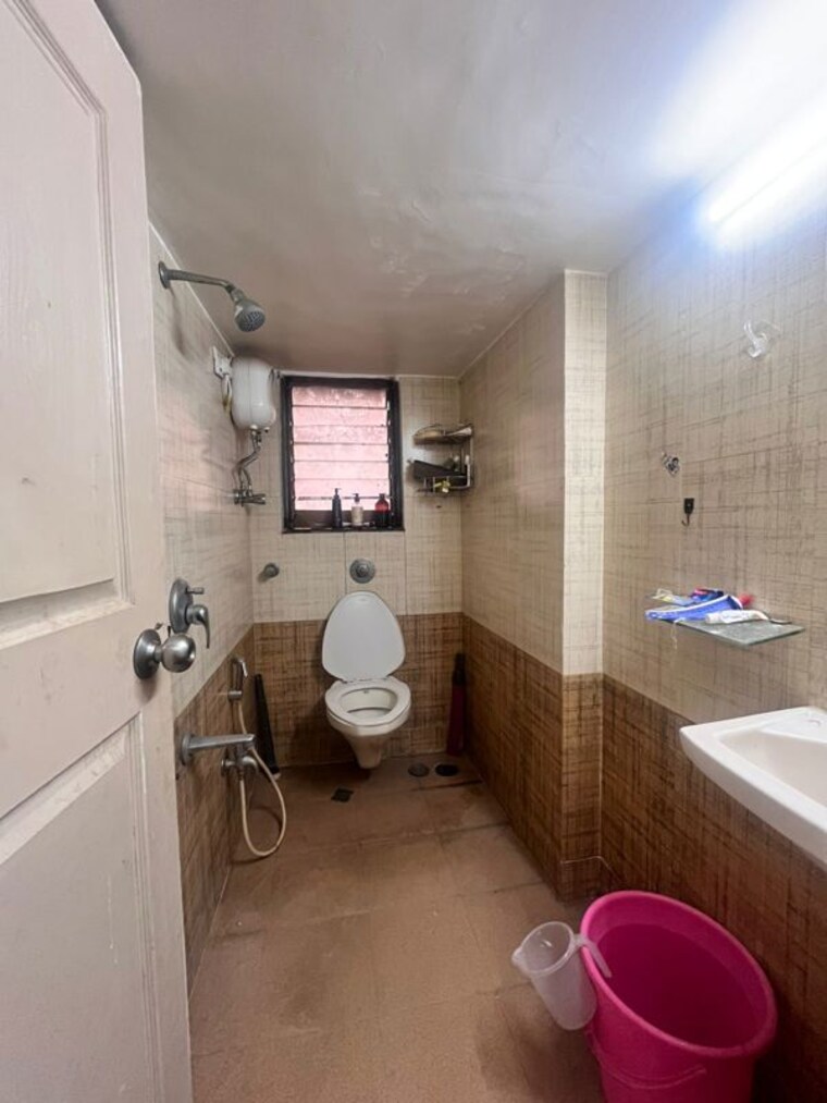 Bathroom, juhu 2 Bedroom 900 Sq.Ft. Apartment In Juhu Mumbai 10274516